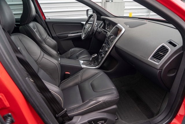2015 Volvo XC60 T6 R-Design Platinum