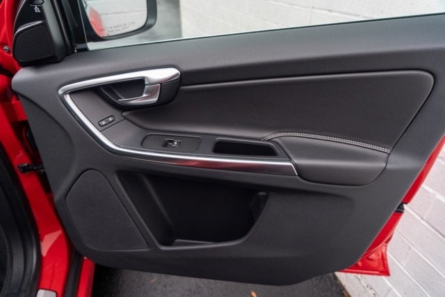 2015 Volvo XC60 T6 R-Design Platinum