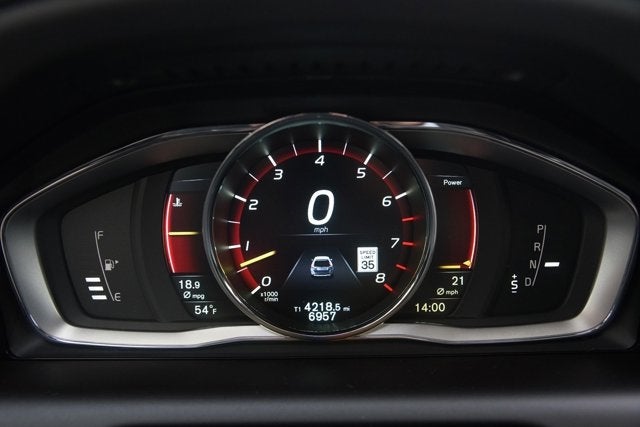 2016 Volvo XC60 T6 R-Design Platinum