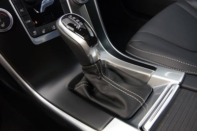 2016 Volvo XC60 T6 R-Design Platinum