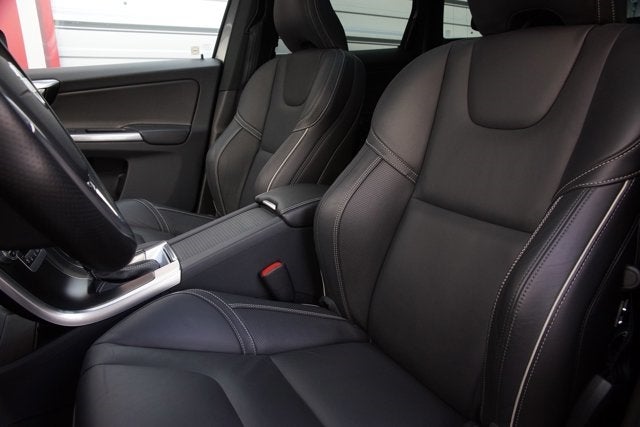 2016 Volvo XC60 T6 R-Design Platinum