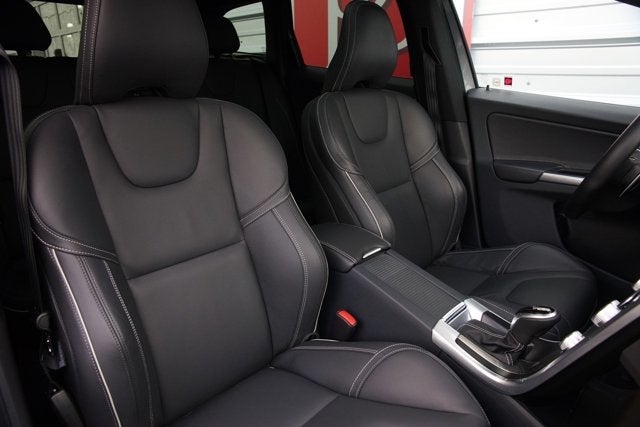 2016 Volvo XC60 T6 R-Design Platinum