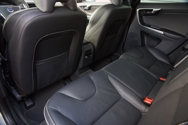 2016 Volvo XC60 T6 R-Design Platinum