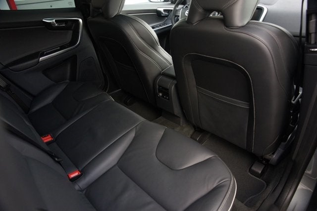 2016 Volvo XC60 T6 R-Design Platinum