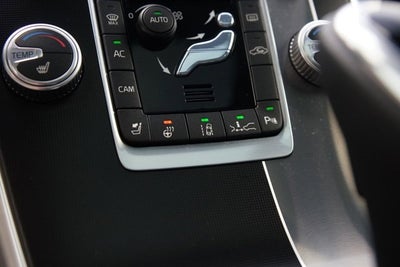 2016 Volvo XC60 T6 R-Design Platinum