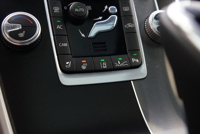 2016 Volvo XC60 T6 R-Design Platinum