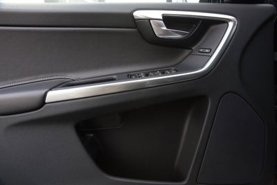 2016 Volvo XC60 T6 R-Design Platinum