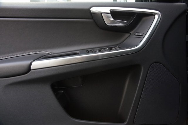 2016 Volvo XC60 T6 R-Design Platinum