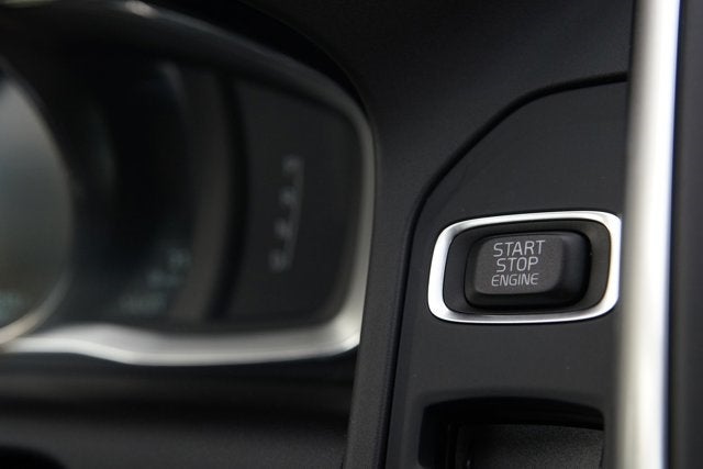 2016 Volvo XC60 T6 R-Design Platinum