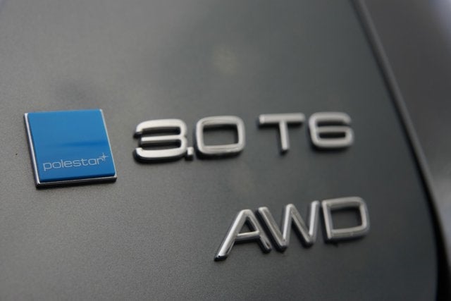 2016 Volvo XC60 T6 R-Design Platinum