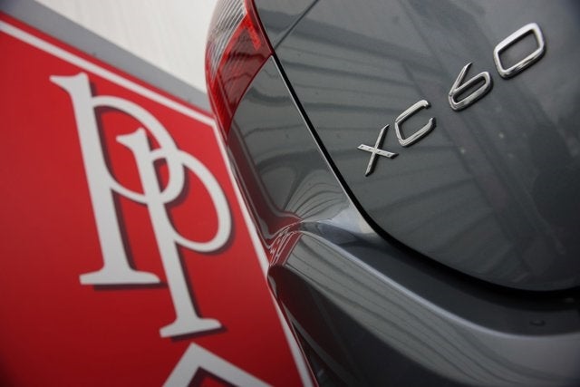 2016 Volvo XC60 T6 R-Design Platinum