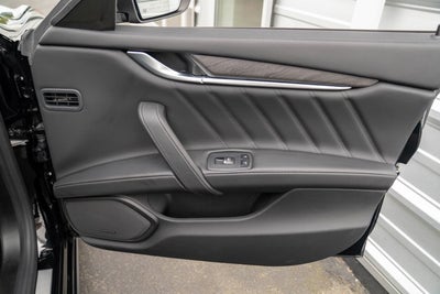 2022 Maserati Ghibli Modena Q4