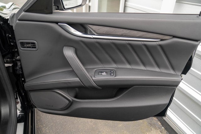 2022 Maserati Ghibli Modena Q4