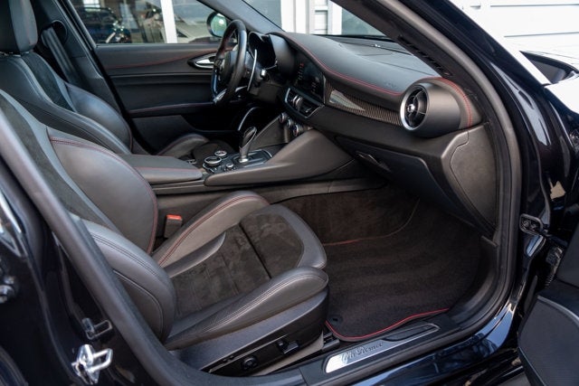 2017 Alfa Romeo Giulia Quadrifoglio