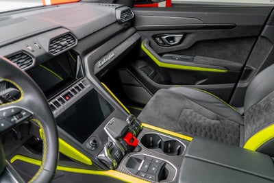2021 Lamborghini Urus Graphite Capsule