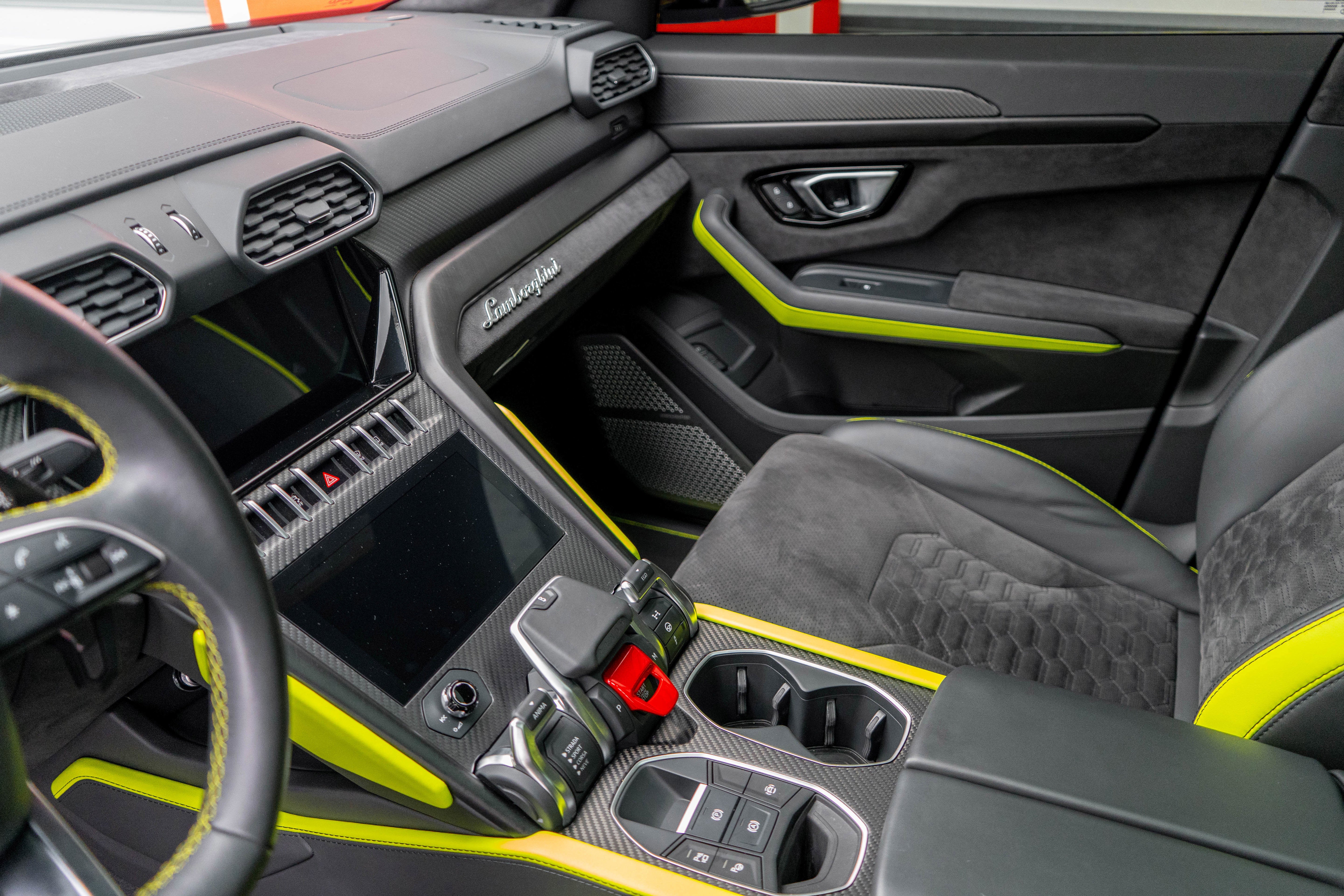 2021 Lamborghini Urus Graphite Capsule