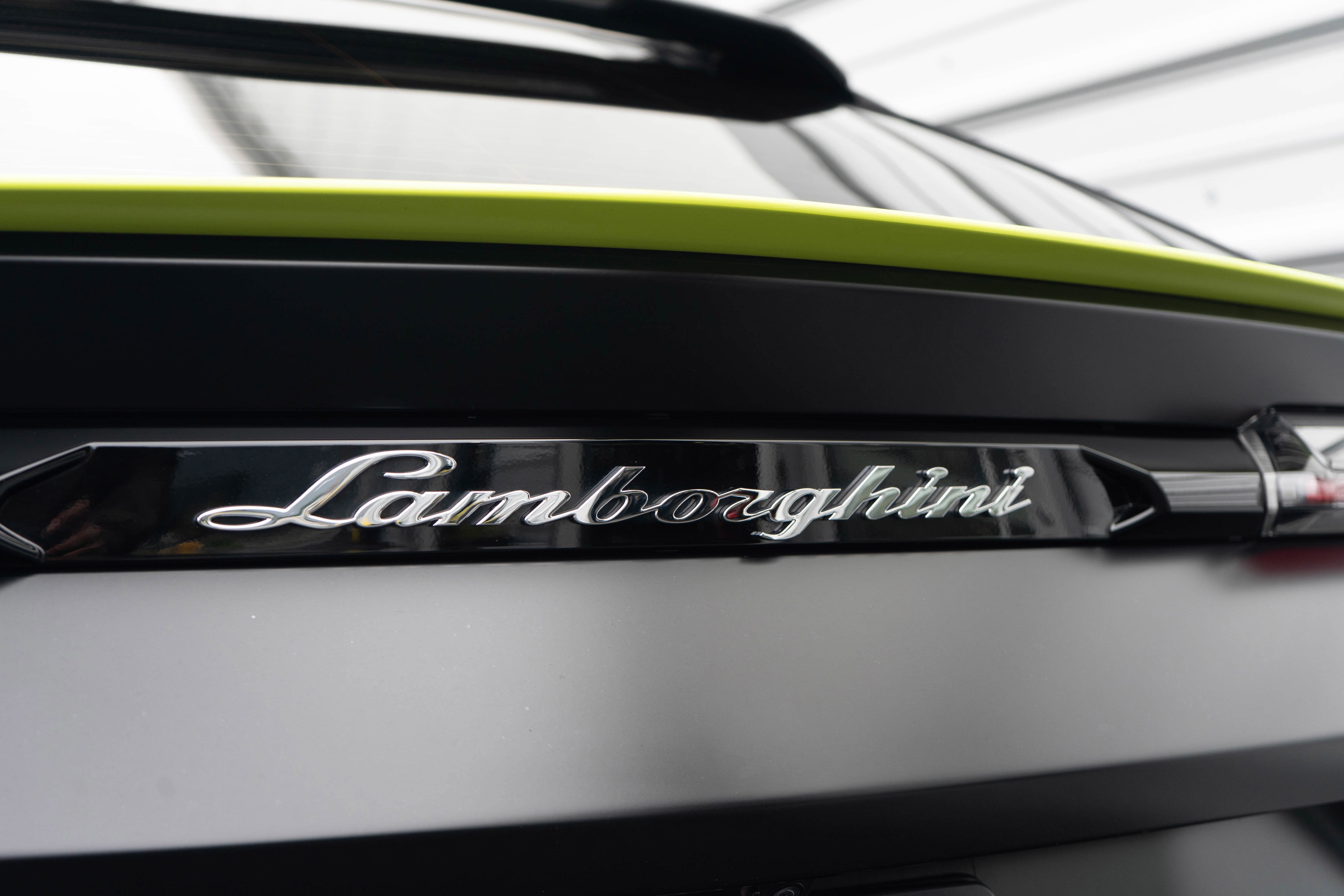 2021 Lamborghini Urus Graphite Capsule