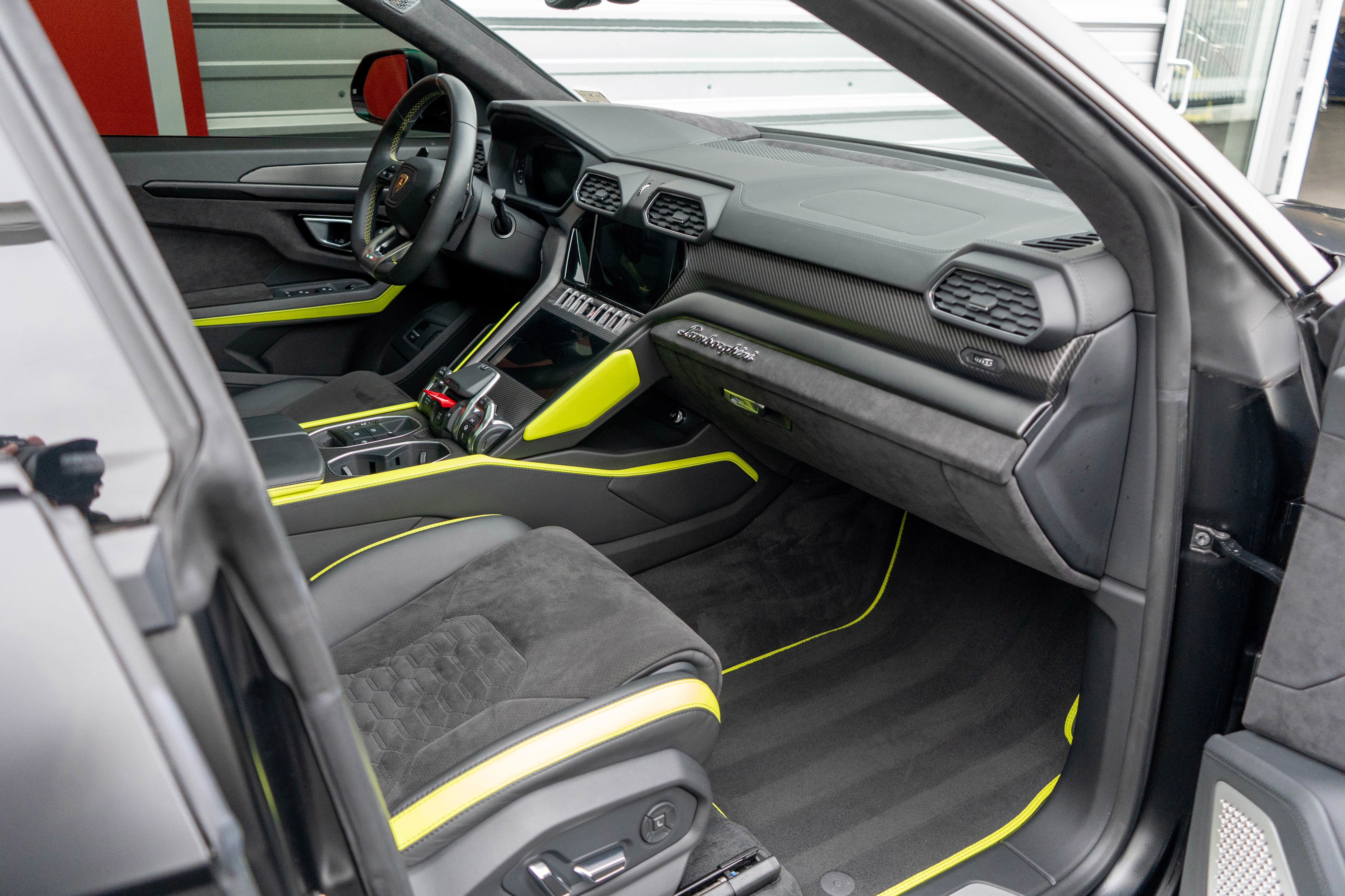 2021 Lamborghini Urus Graphite Capsule