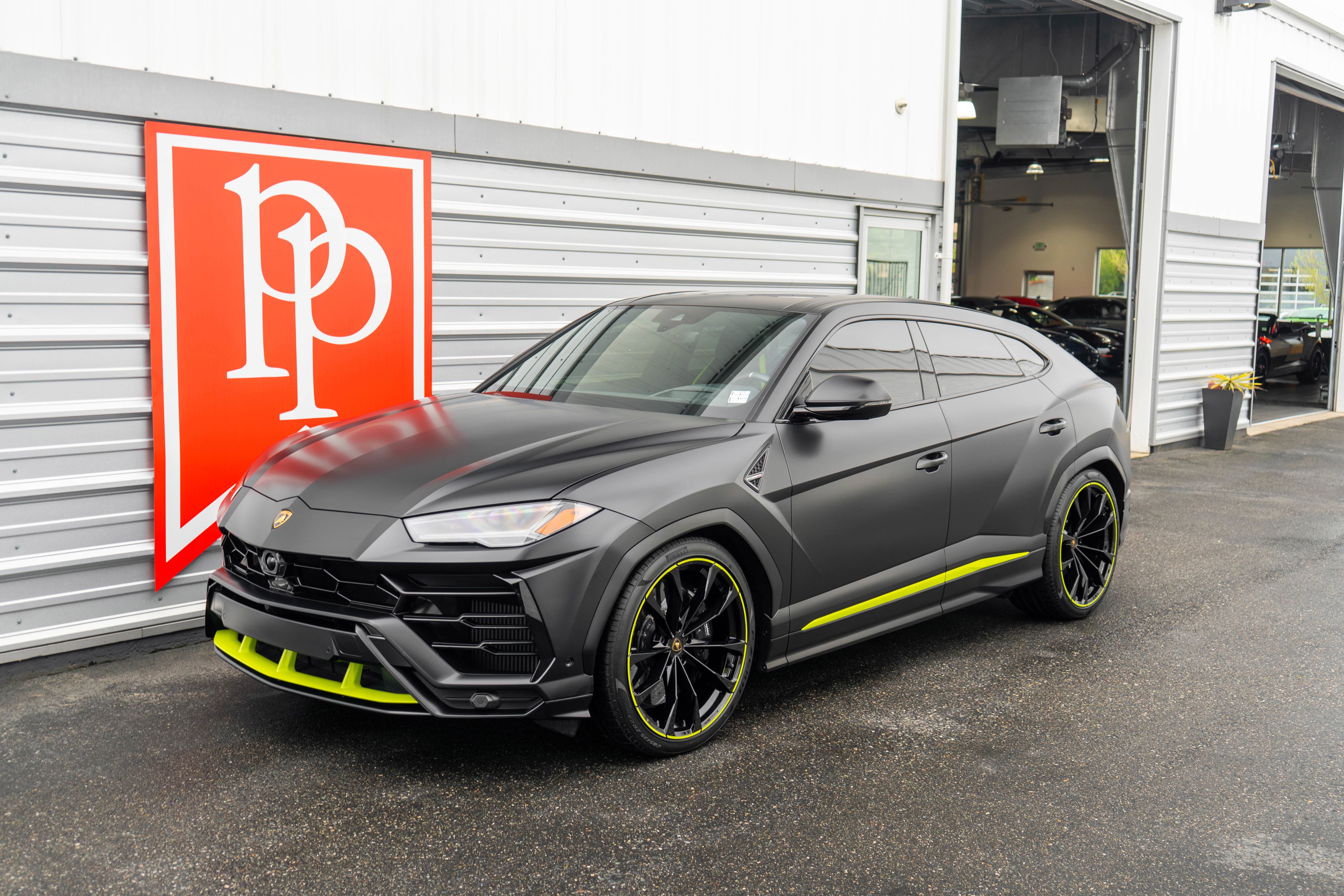 2021 Lamborghini Urus Graphite Capsule