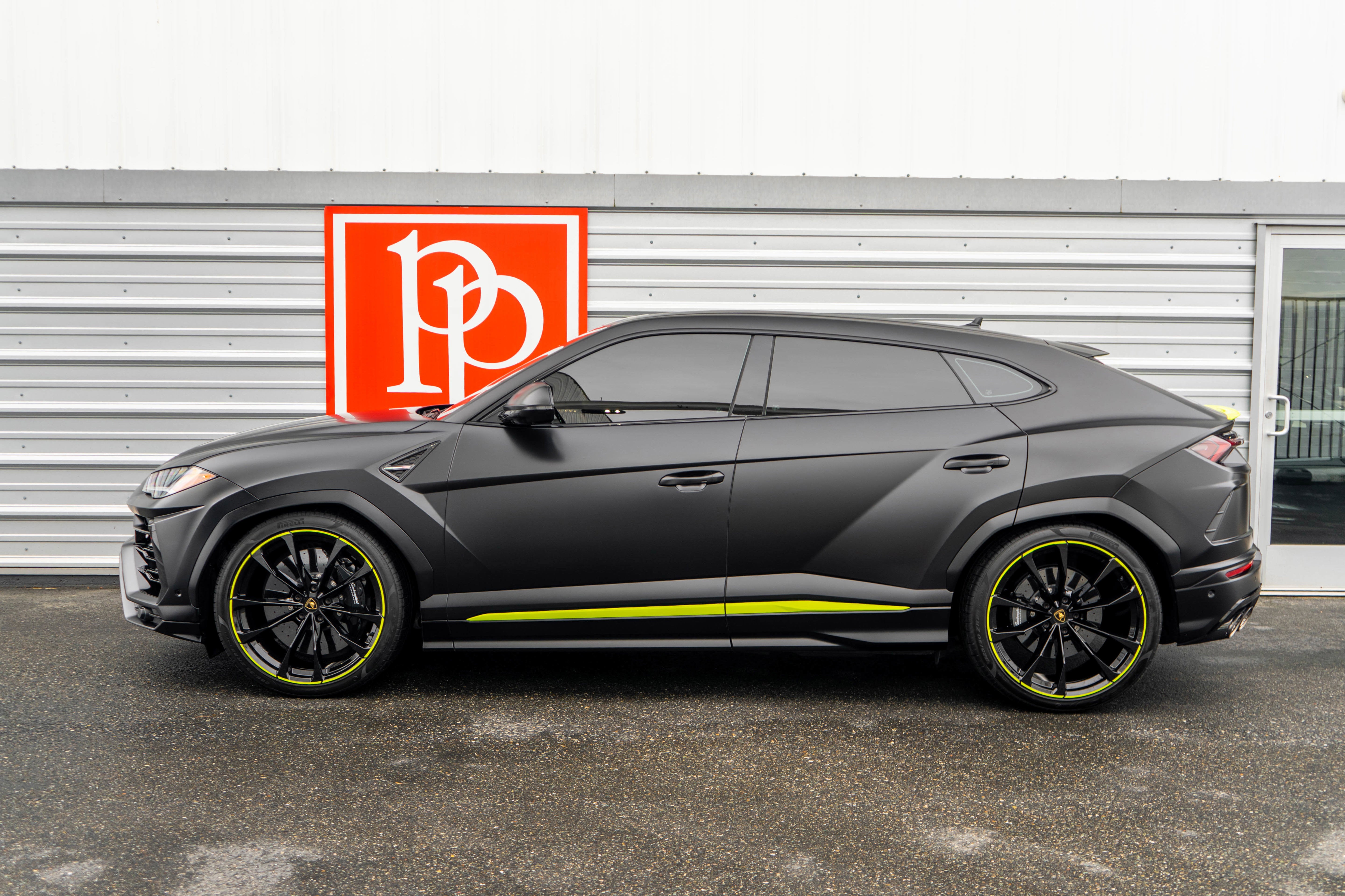 2021 Lamborghini Urus Graphite Capsule