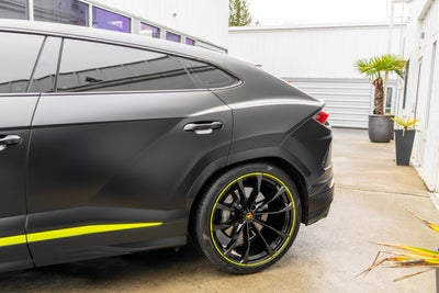 2021 Lamborghini Urus Graphite Capsule