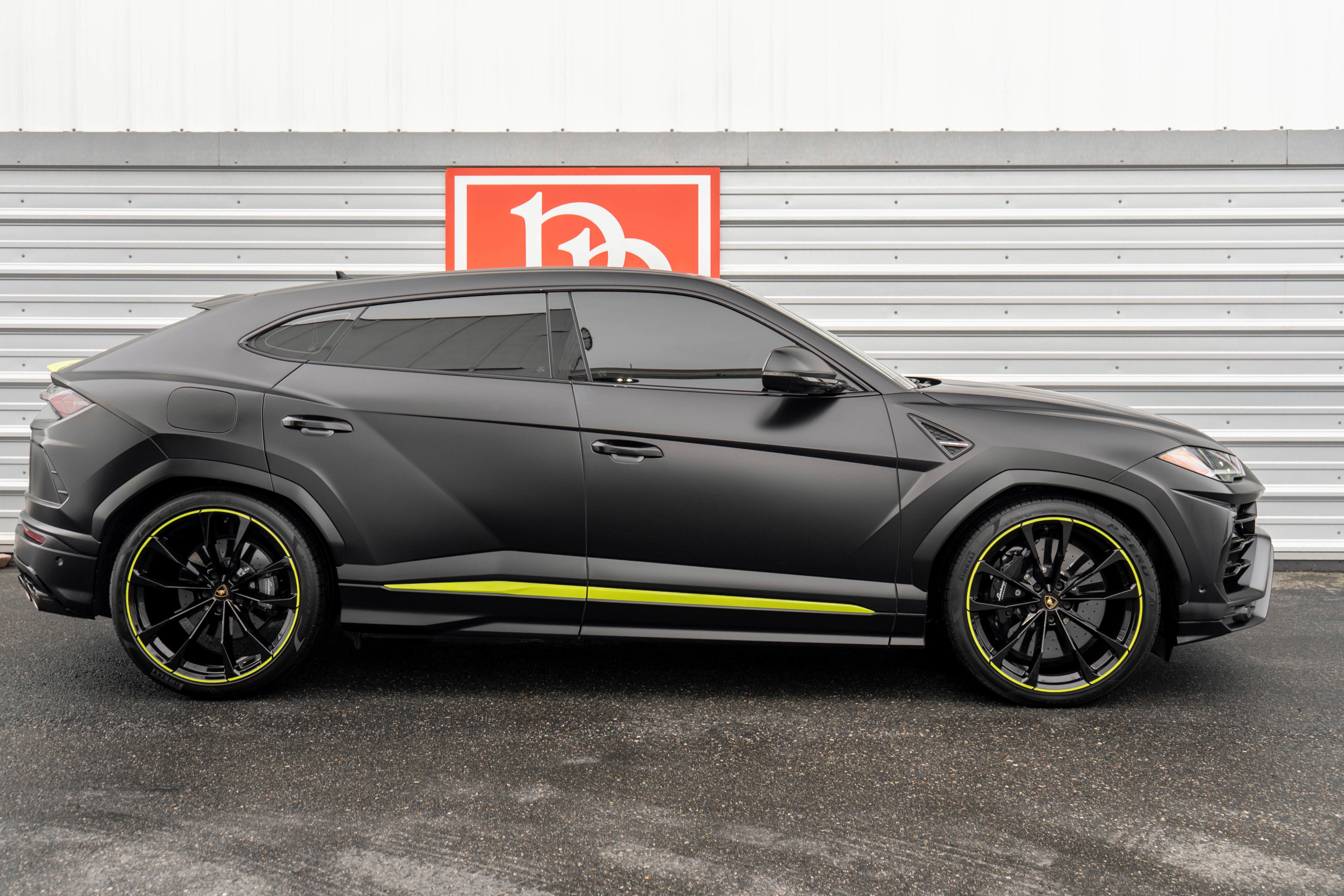 2021 Lamborghini Urus Graphite Capsule