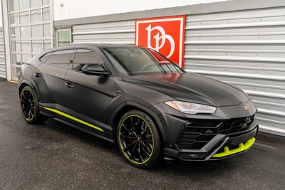 2021 Lamborghini Urus Graphite Capsule