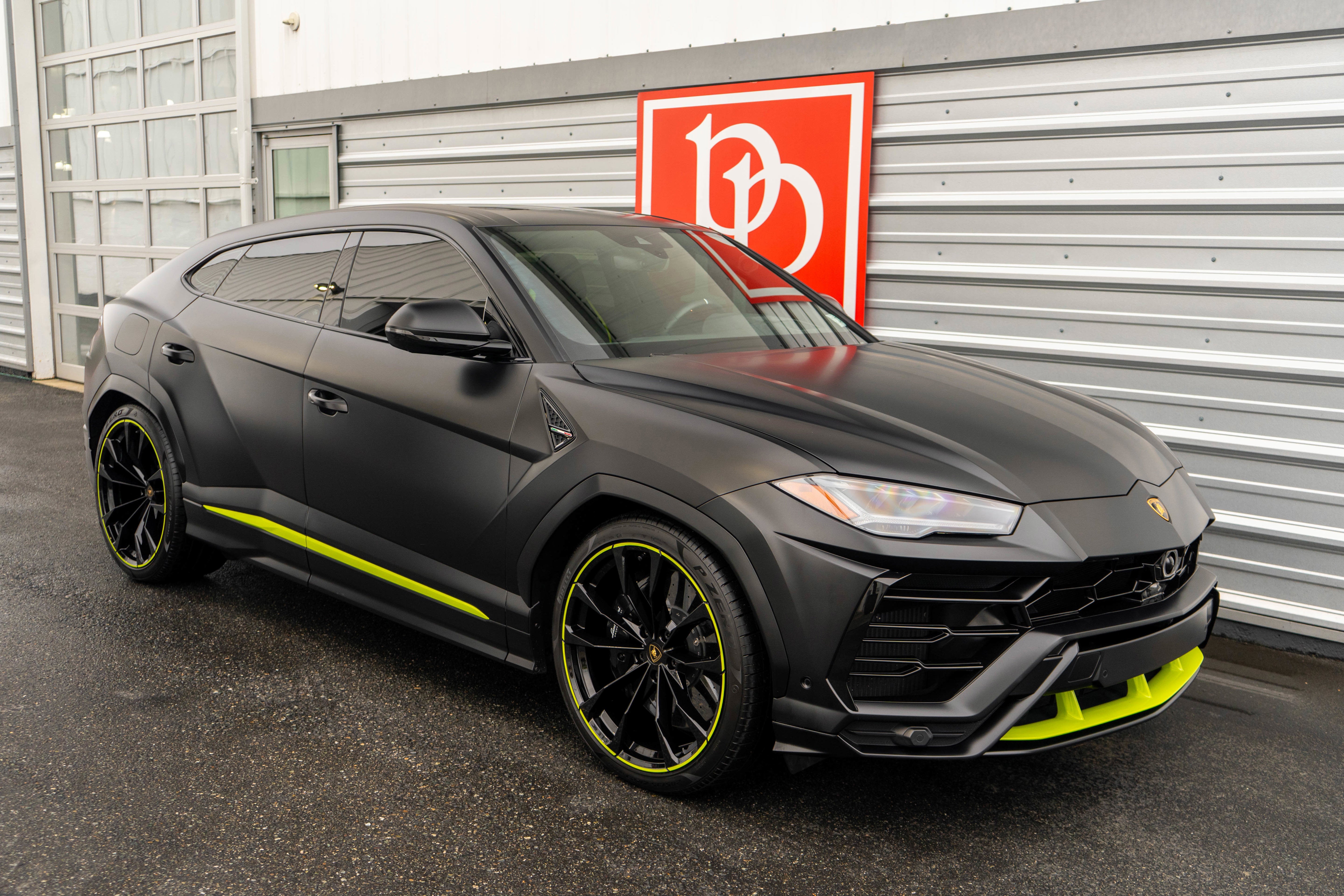 2021 Lamborghini Urus Graphite Capsule