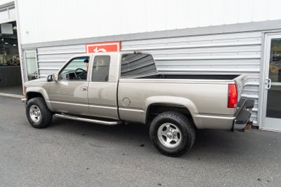 1998 Chevrolet C/K 2500 HD Ext Cab 141.5" WB 4WD C6P