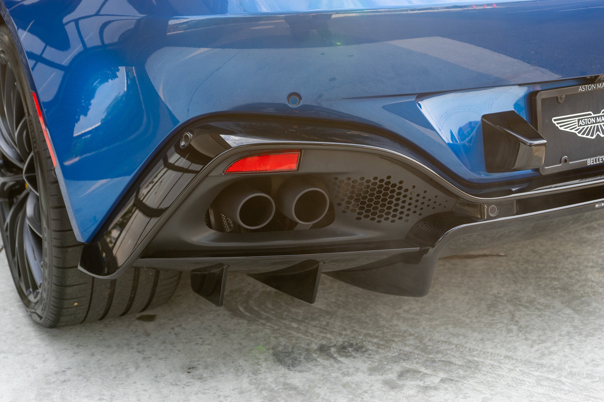 2022 Aston Martin Vantage Base