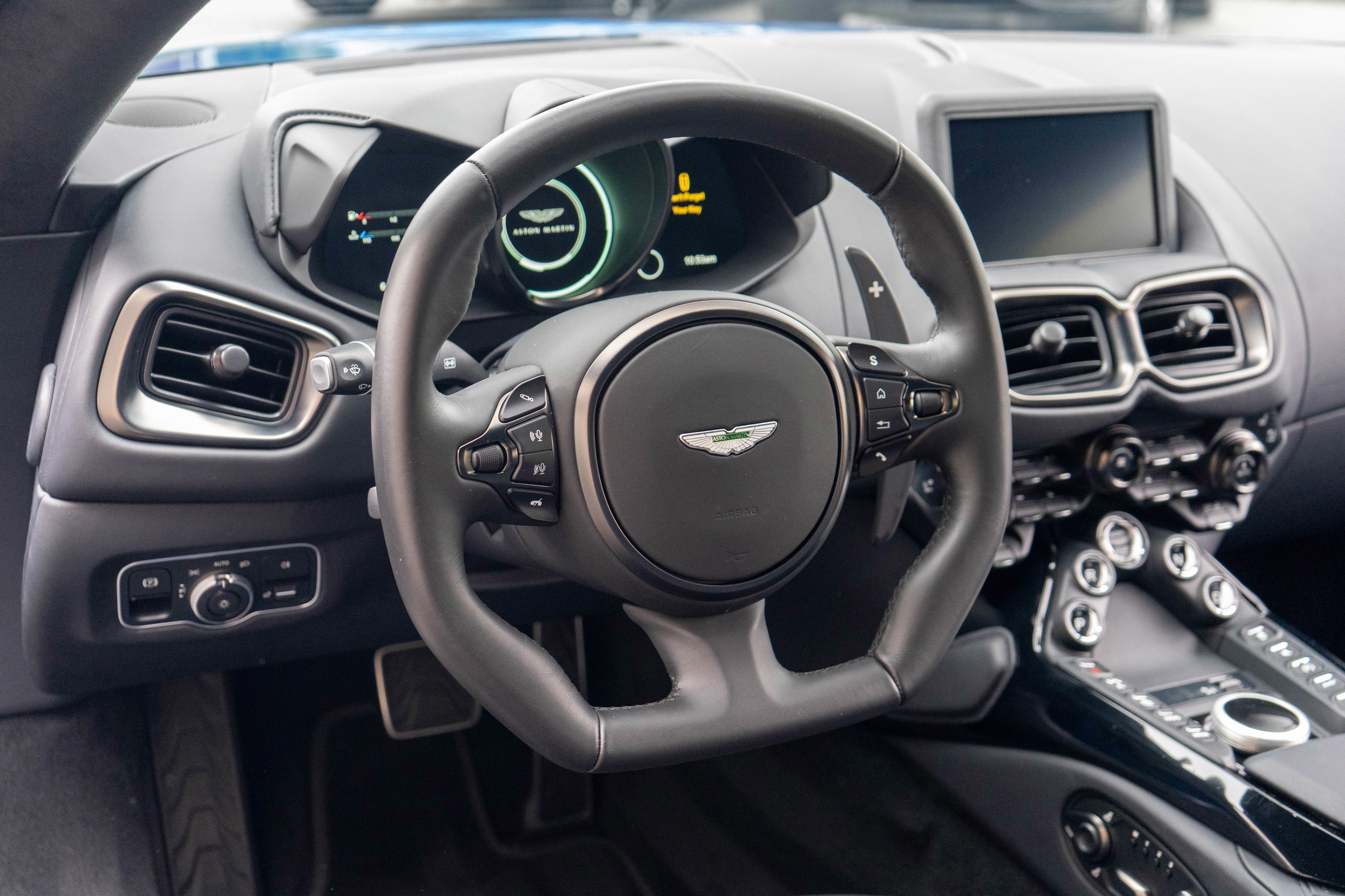 2022 Aston Martin Vantage Base