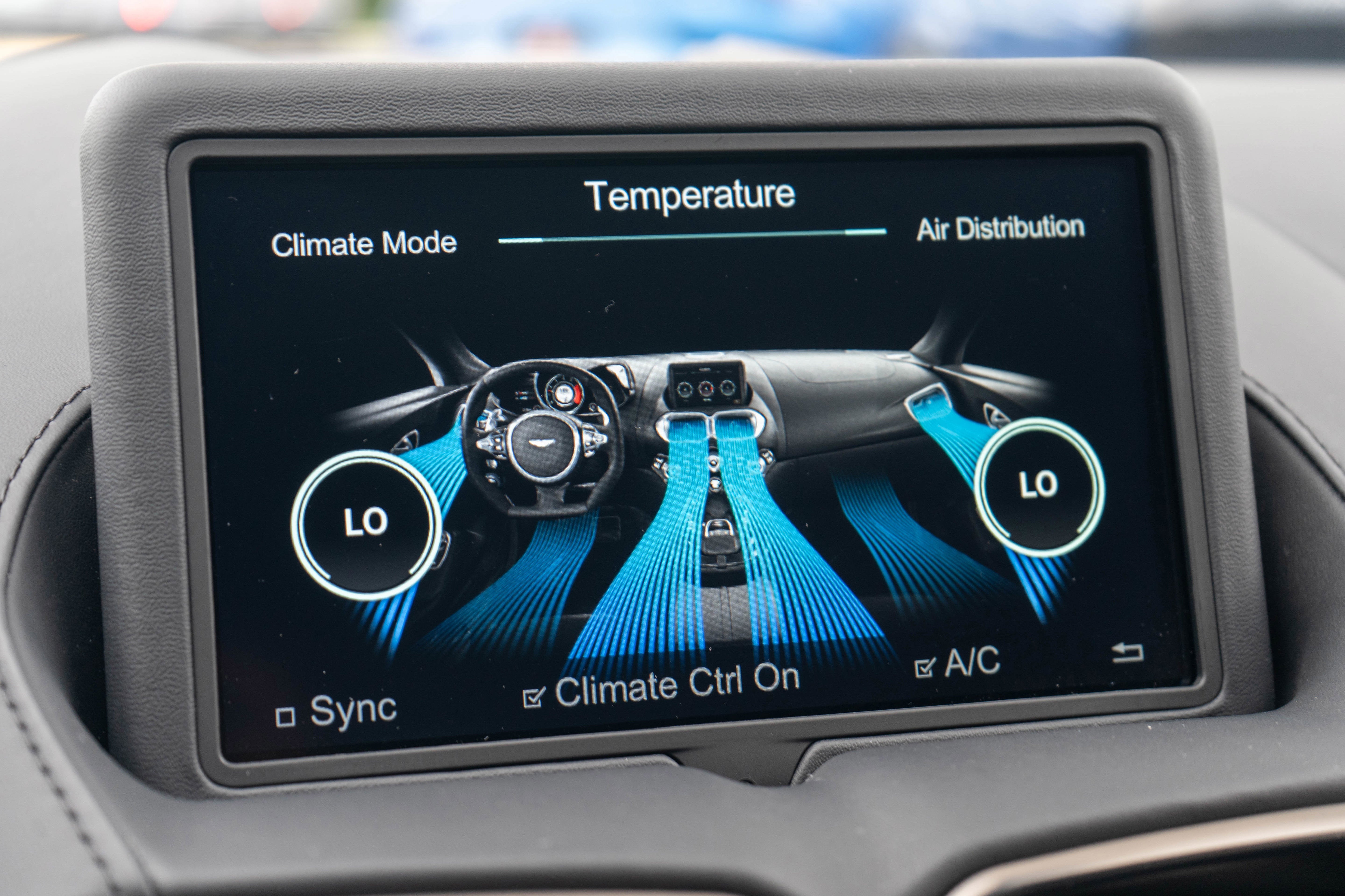 2022 Aston Martin Vantage Base