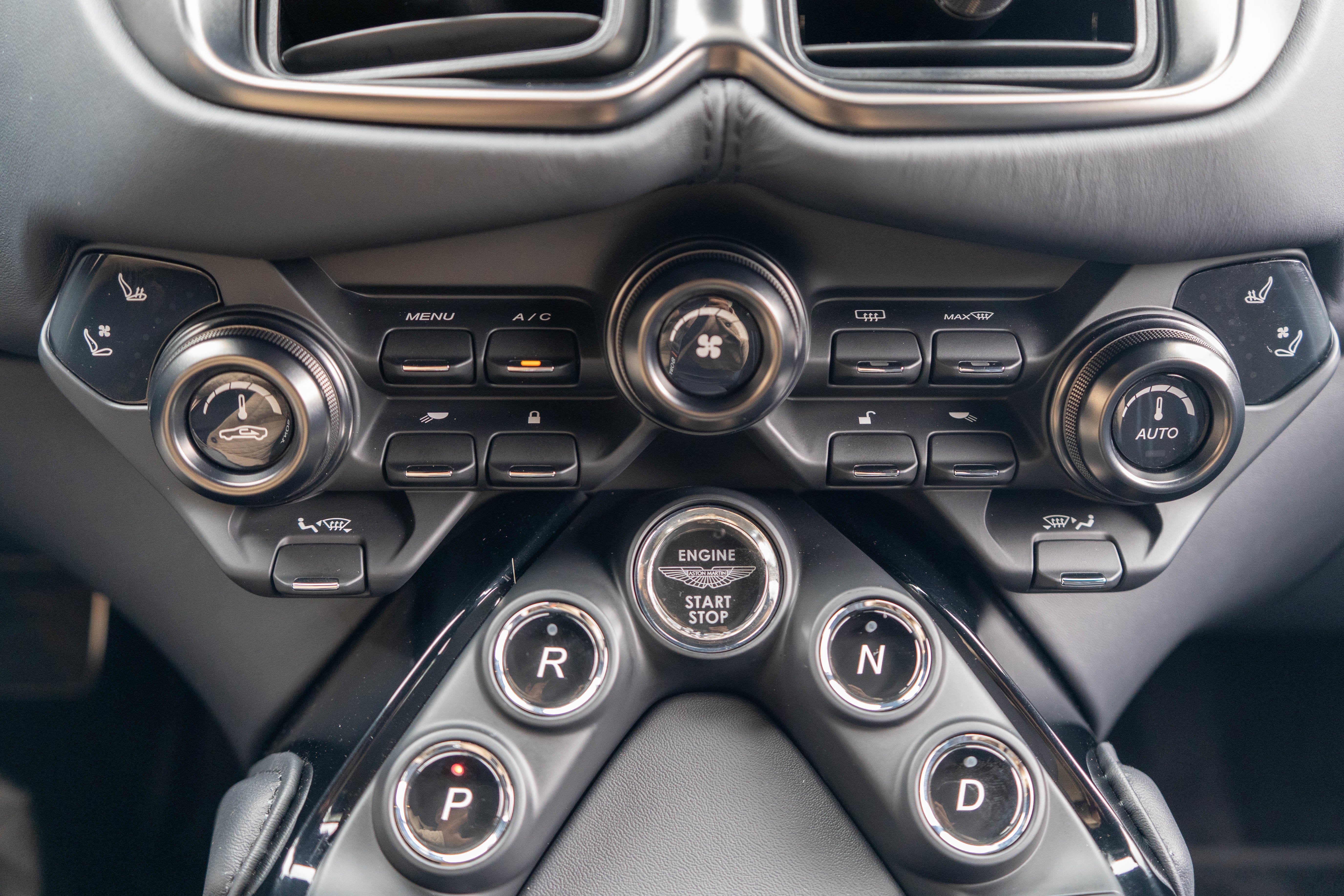 2022 Aston Martin Vantage Base