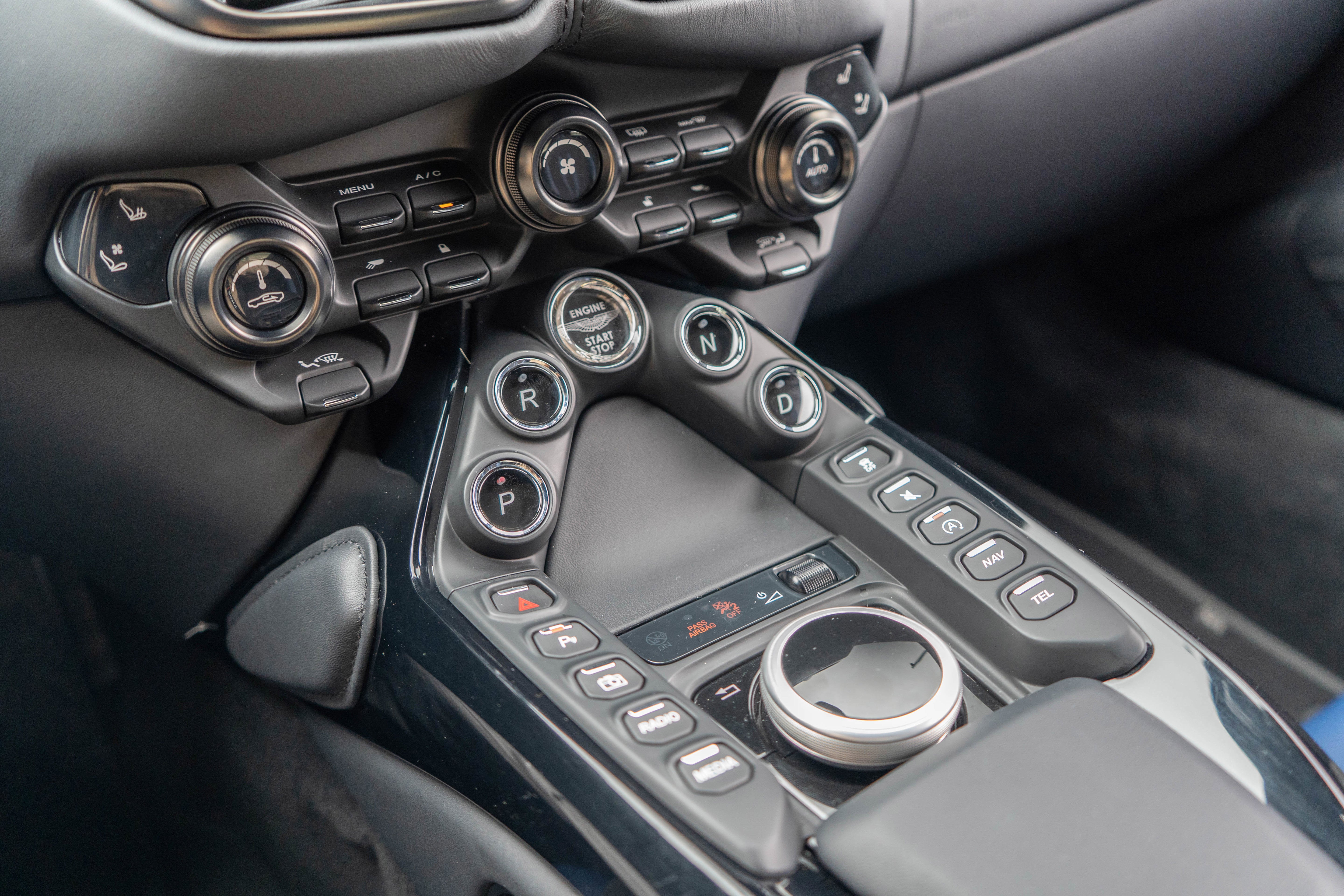 2022 Aston Martin Vantage Base