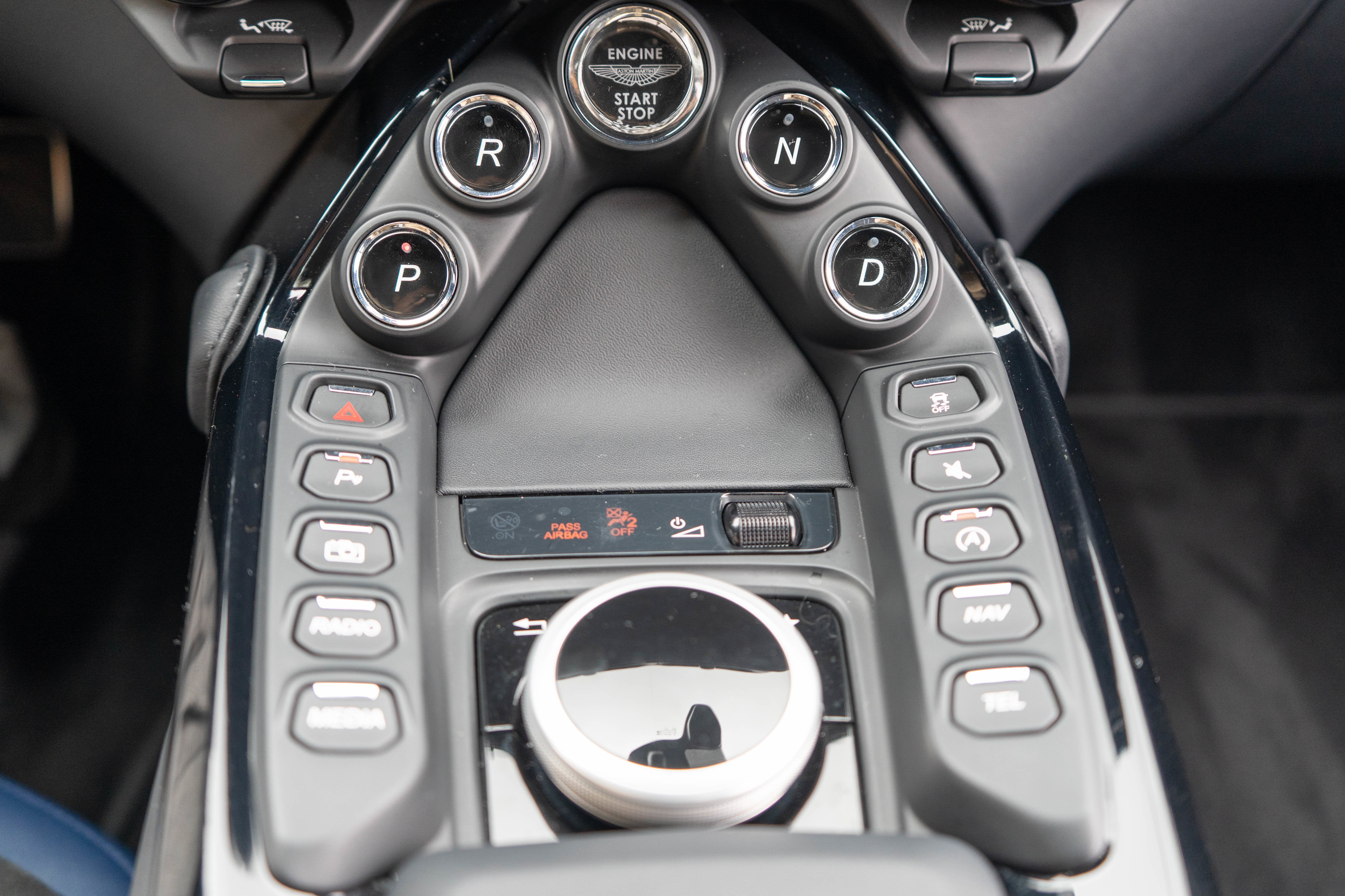 2022 Aston Martin Vantage Base