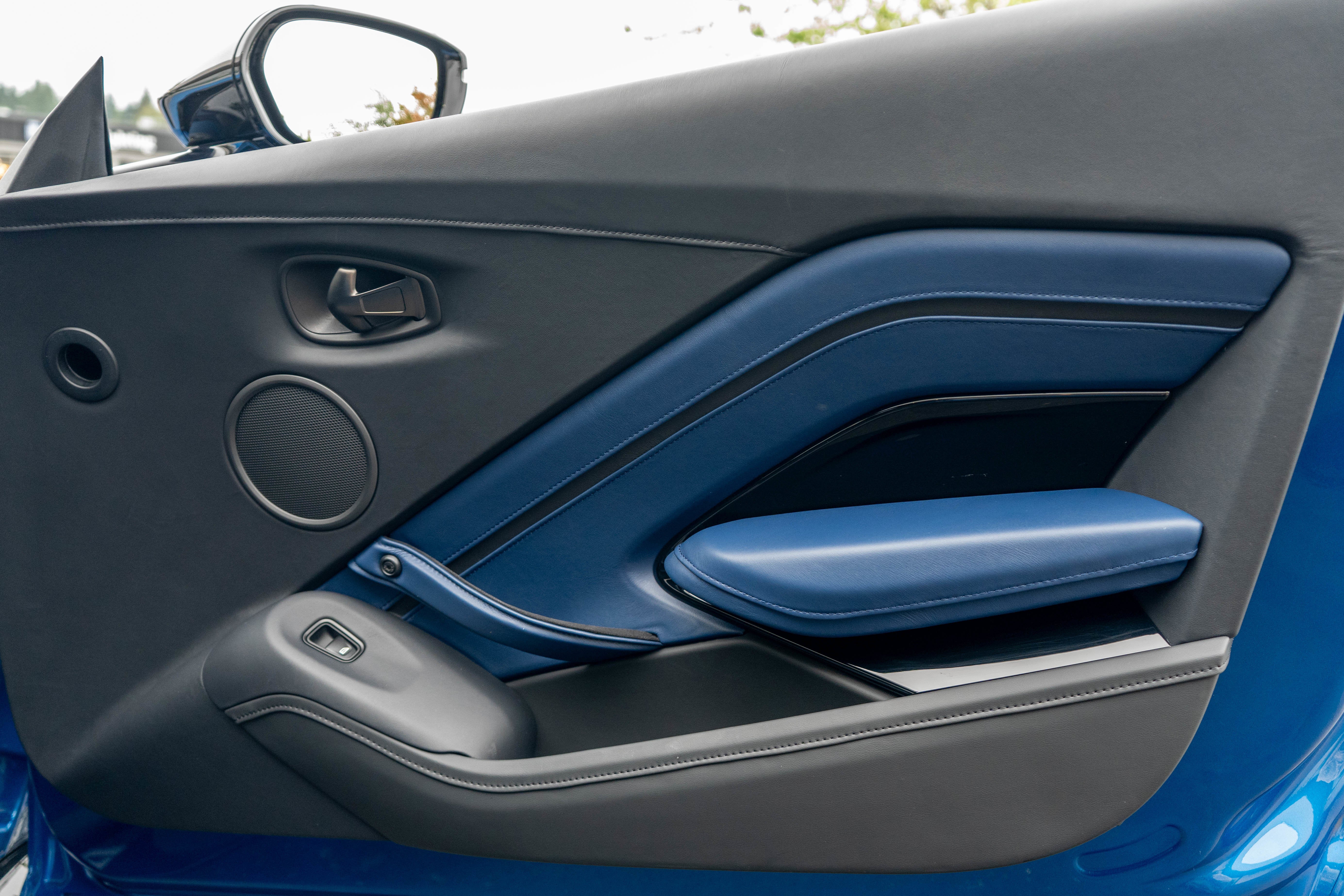 2022 Aston Martin Vantage Base