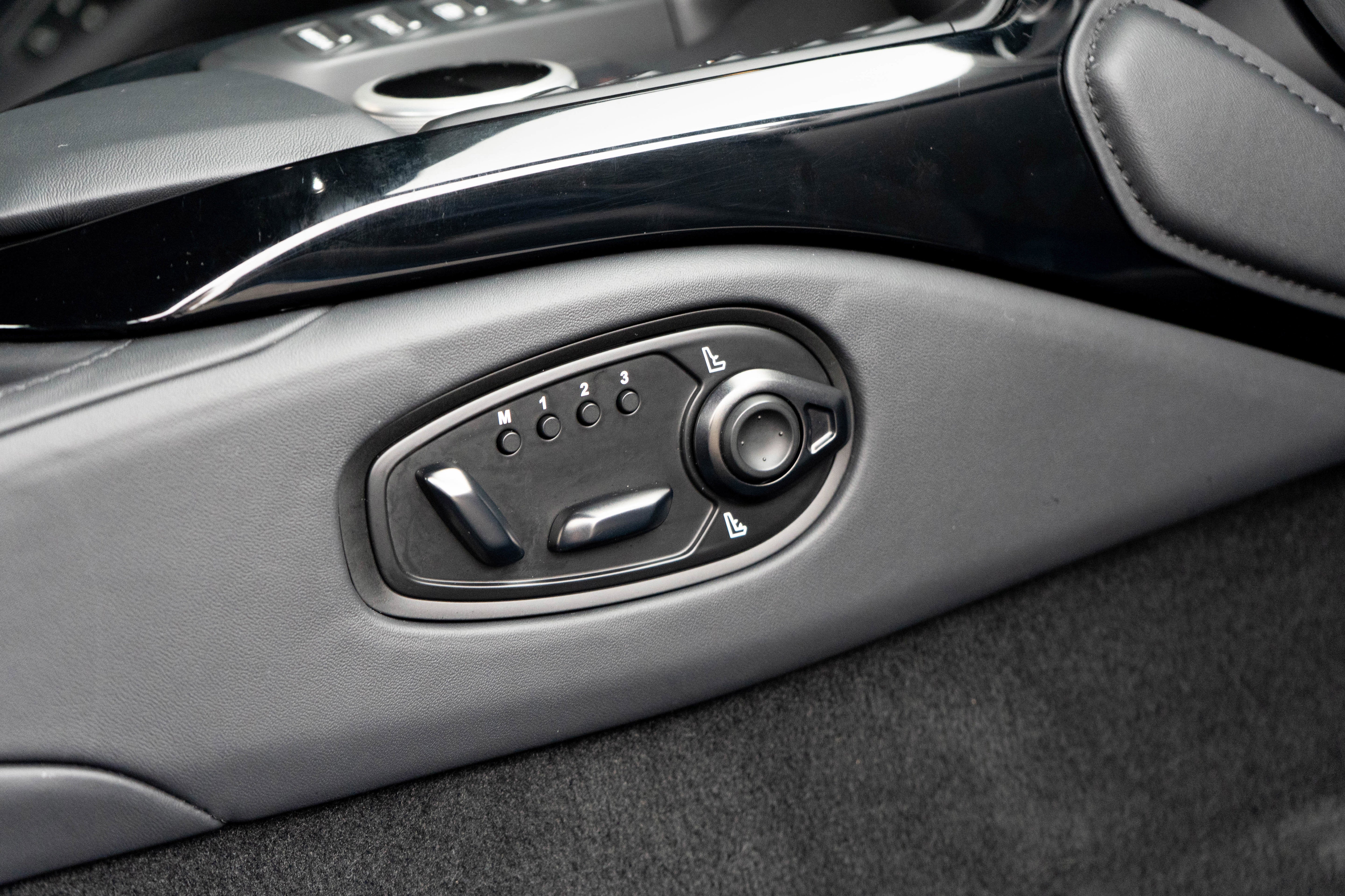 2022 Aston Martin Vantage Base