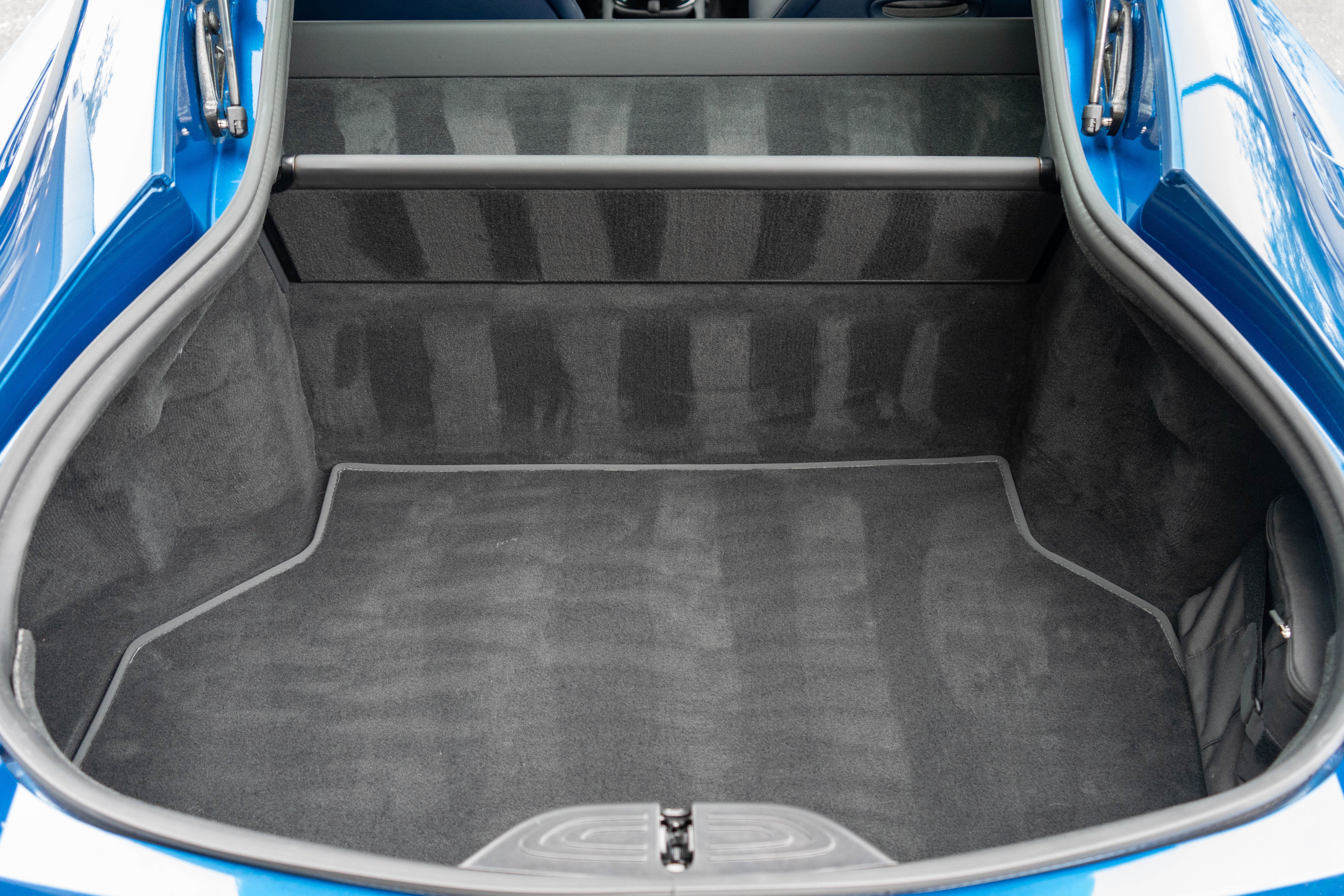 2022 Aston Martin Vantage Base