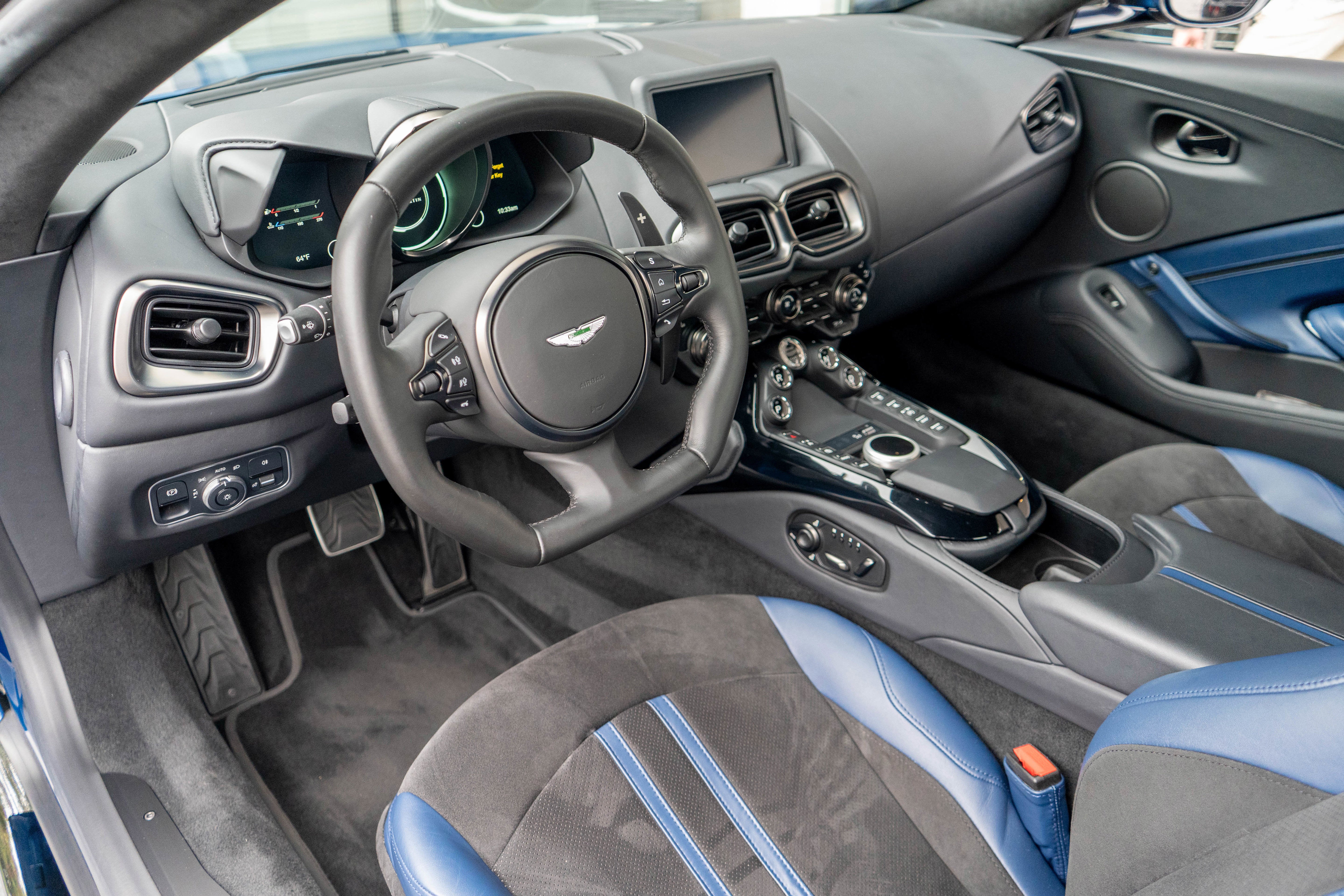 2022 Aston Martin Vantage Base