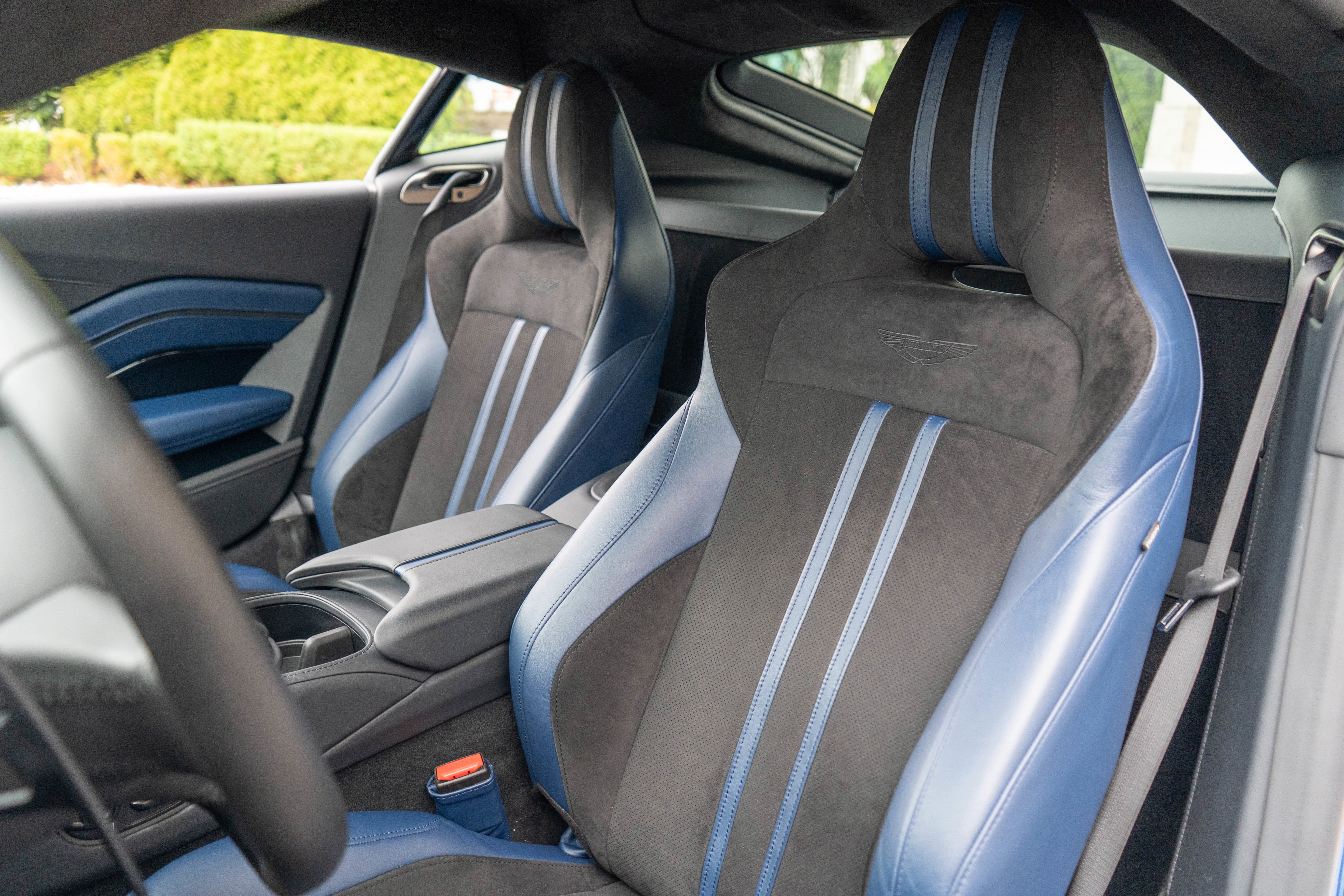 2022 Aston Martin Vantage Base