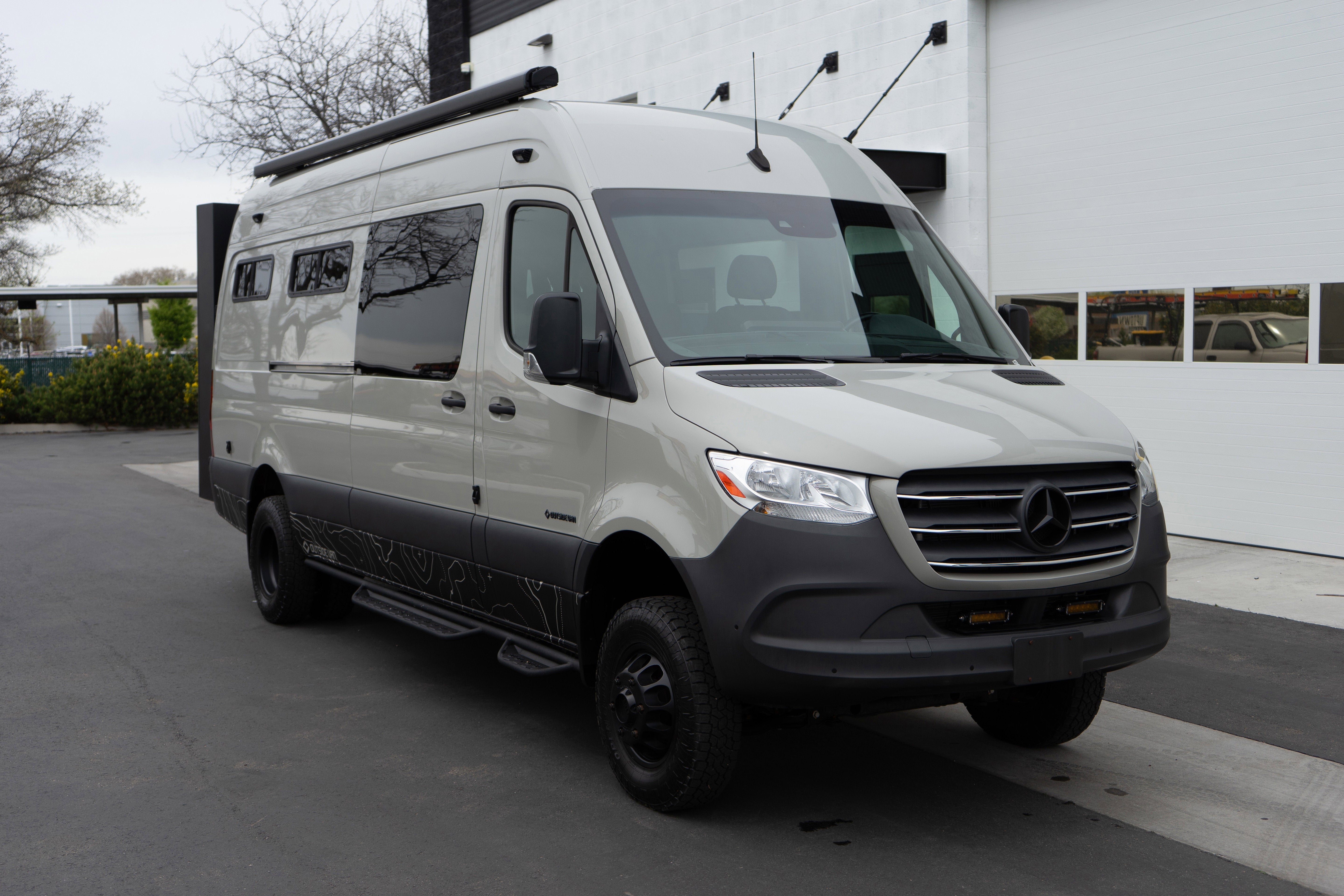 2020 Mercedes-Benz Sprinter Crew Van Base