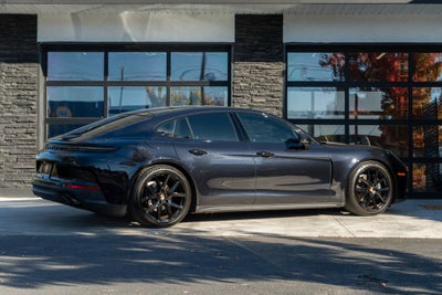 2025 Porsche Panamera 4