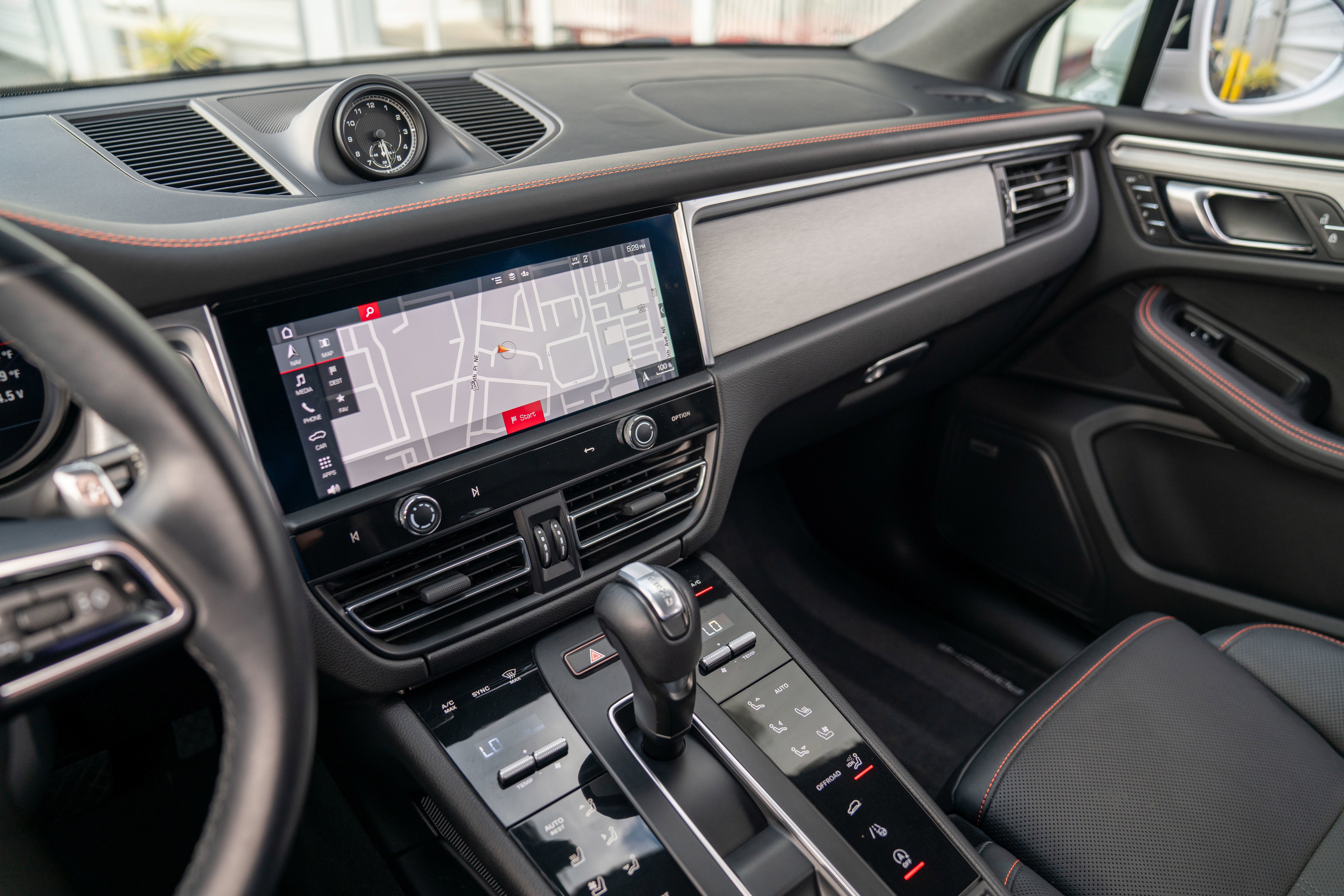 2022 Porsche Macan AWD