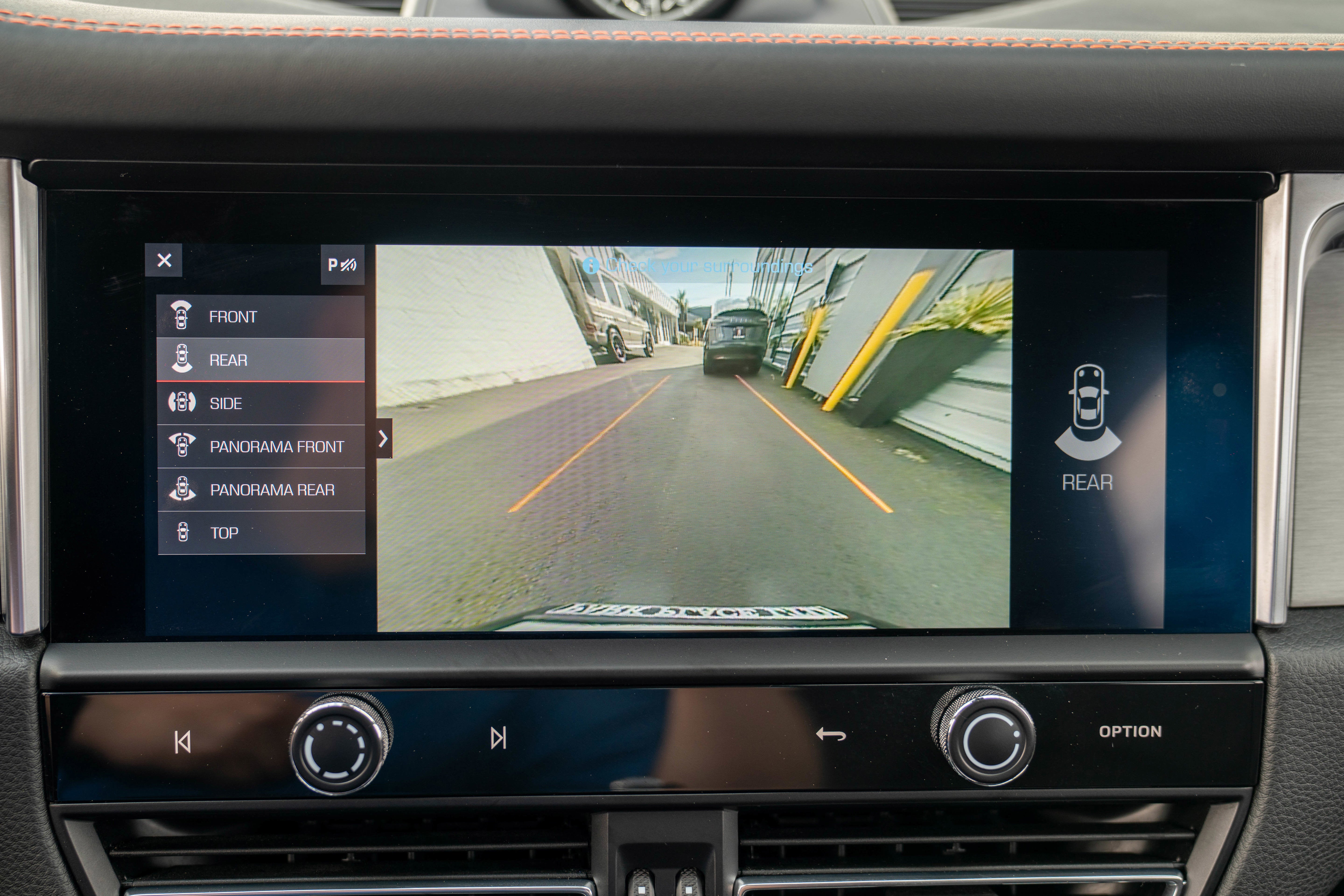 2022 Porsche Macan AWD