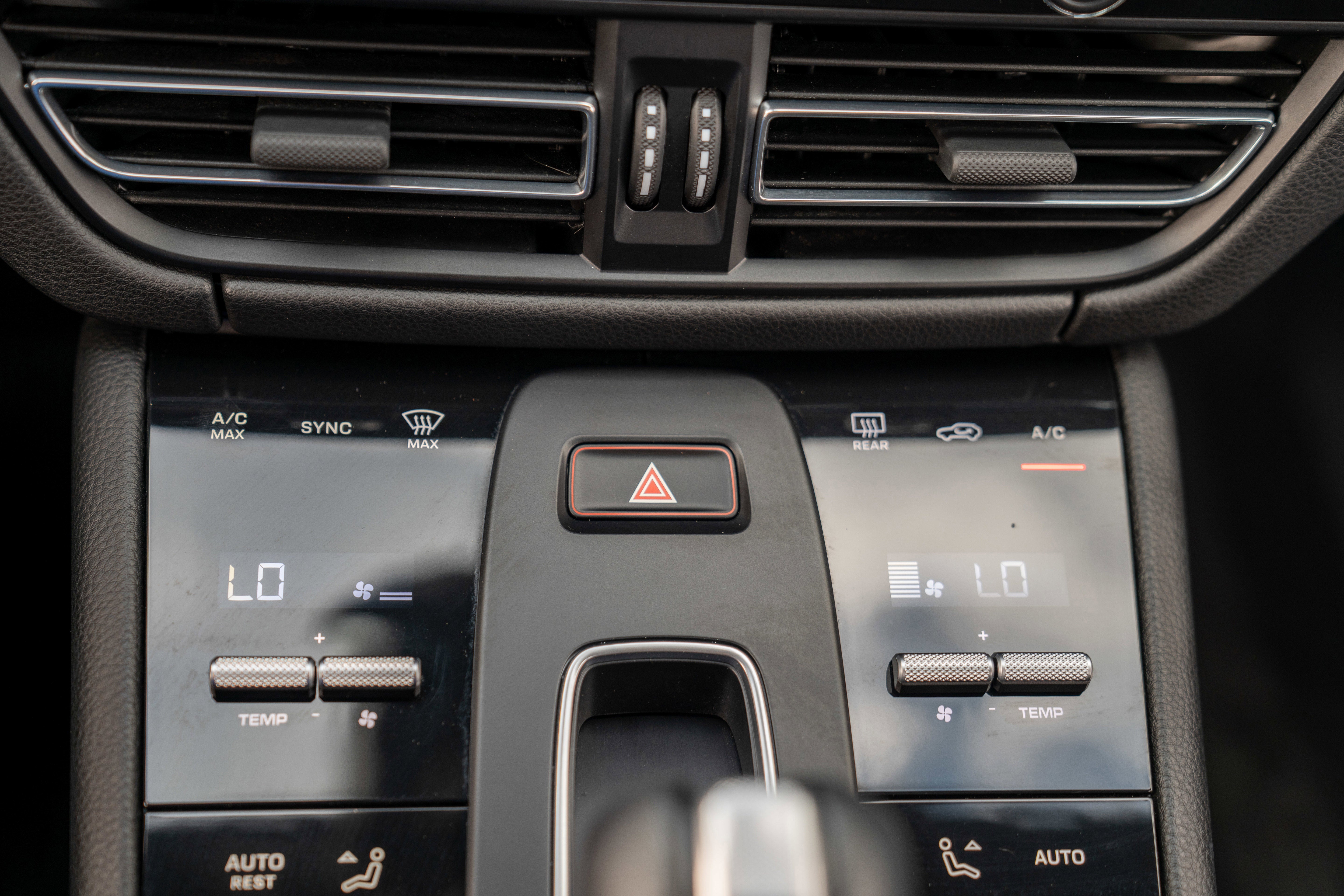 2022 Porsche Macan AWD