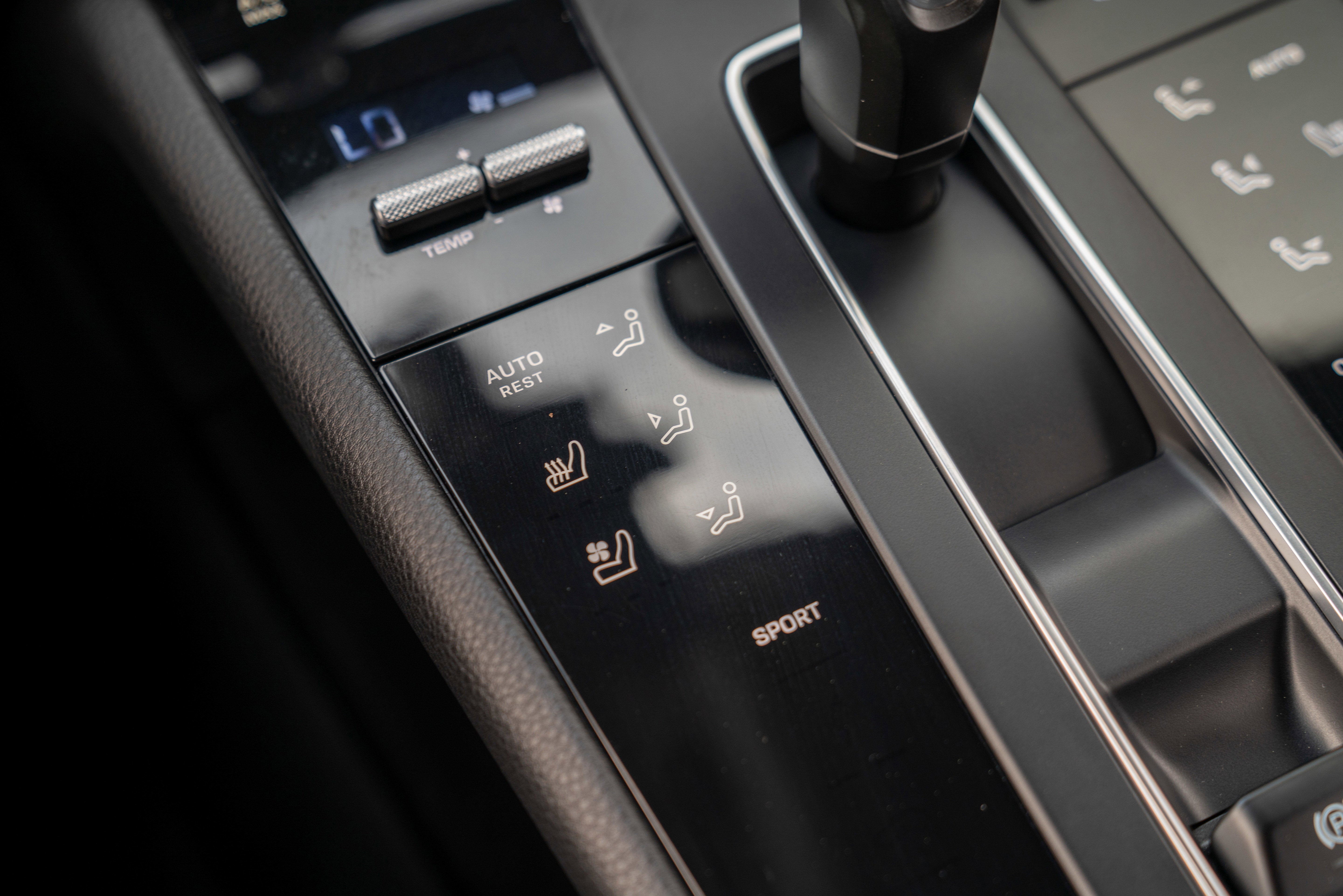 2022 Porsche Macan AWD