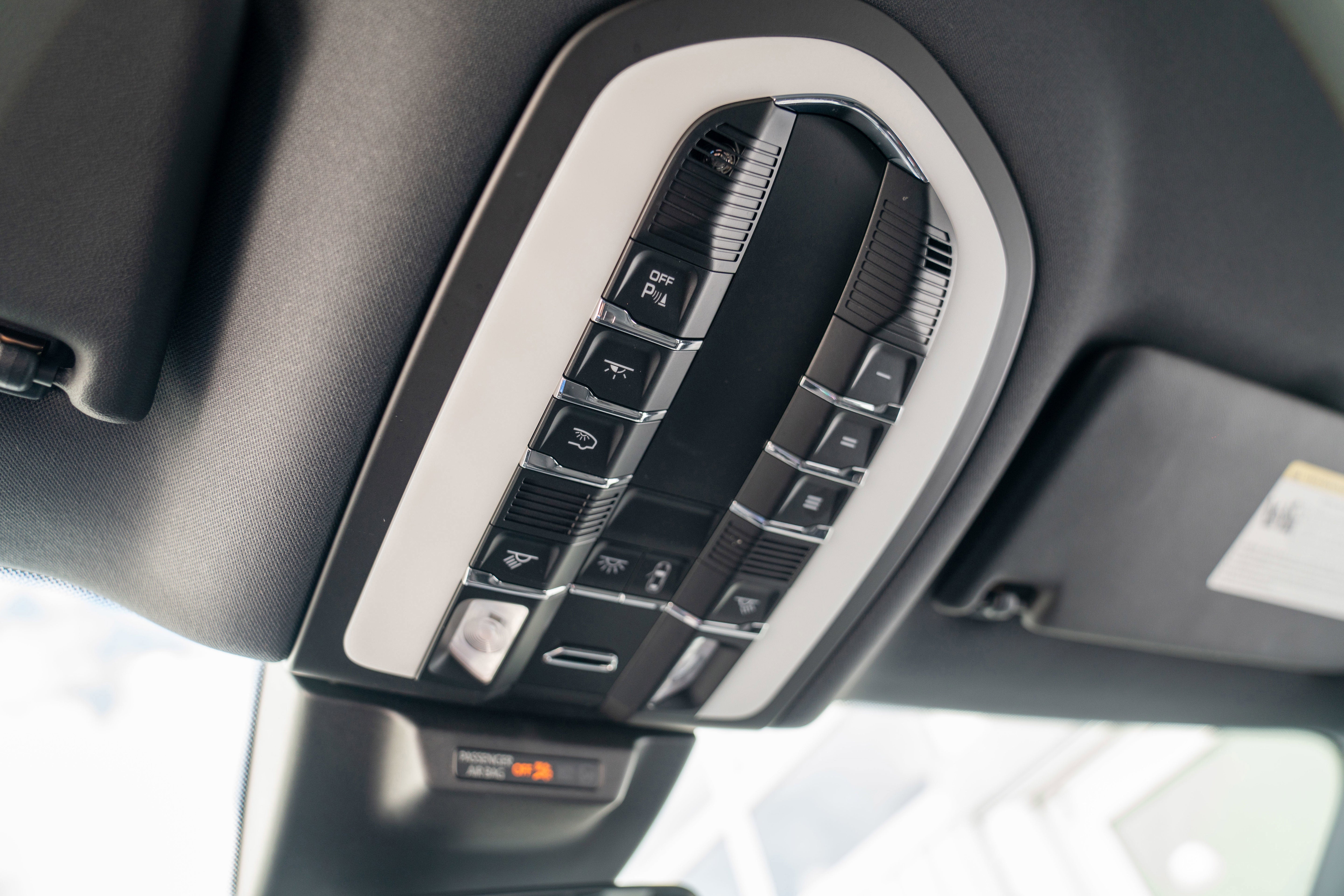 2022 Porsche Macan AWD