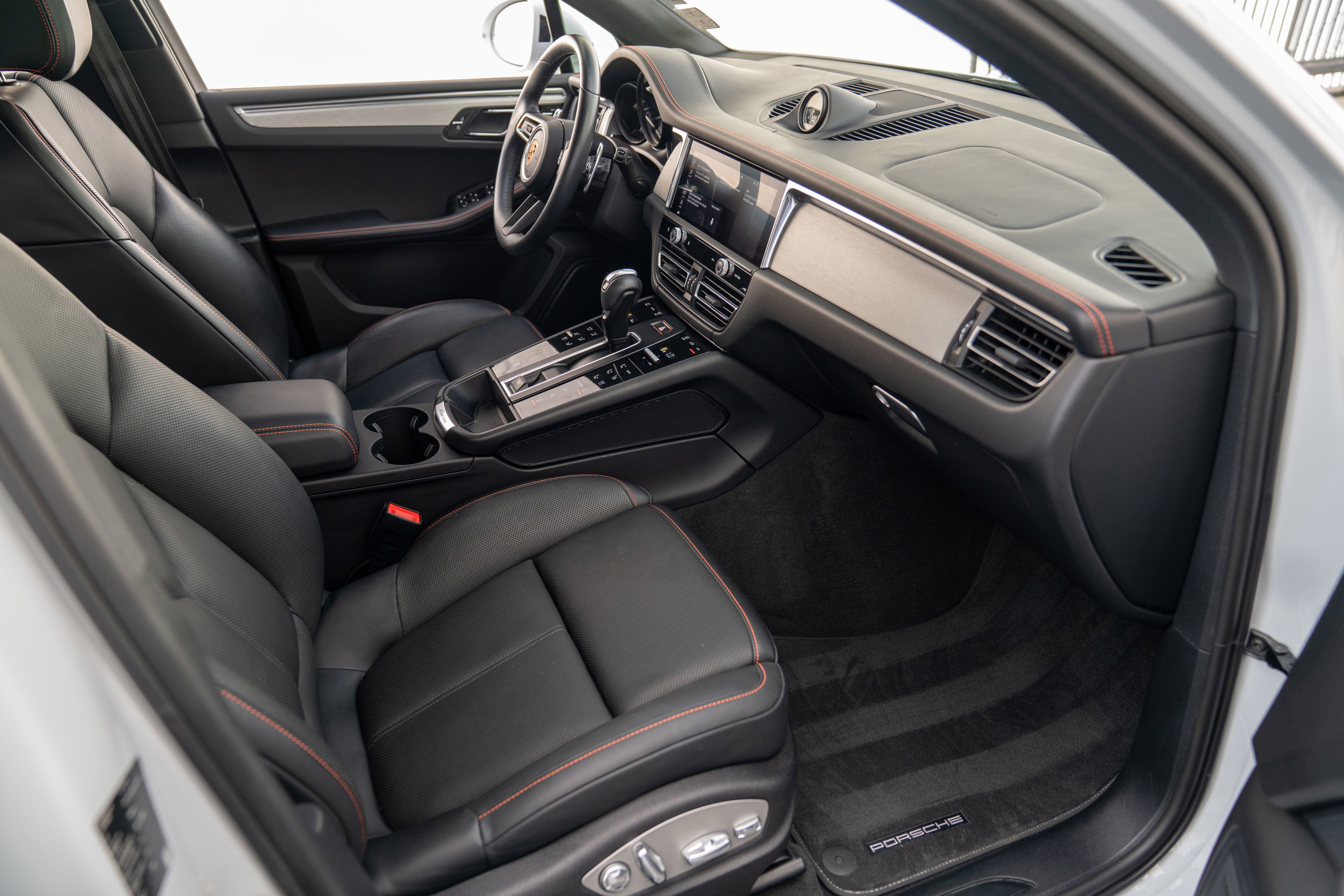 2022 Porsche Macan AWD