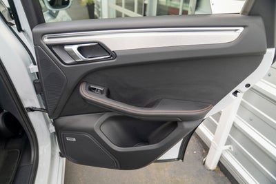 2022 Porsche Macan AWD