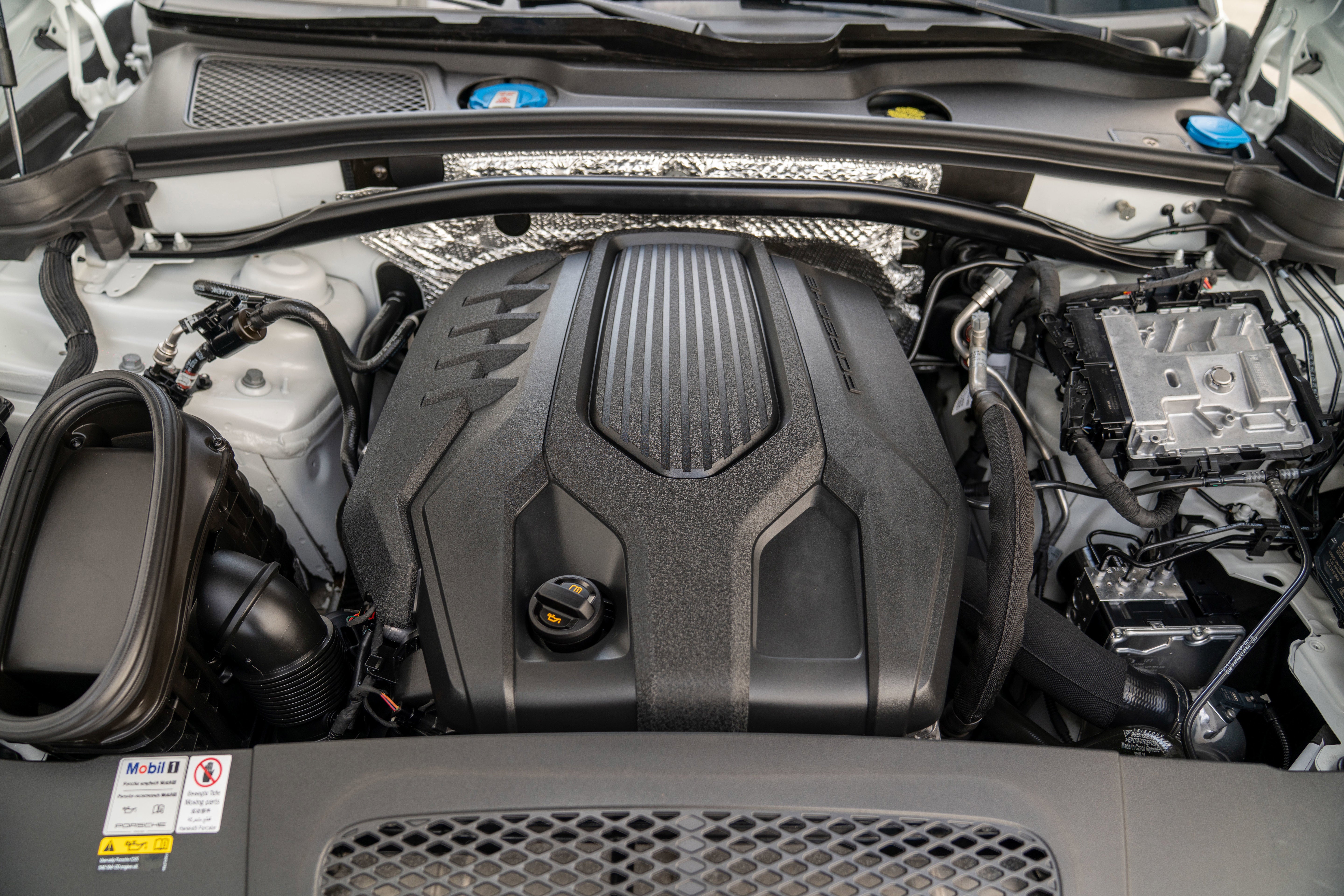 2022 Porsche Macan AWD